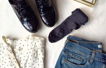 Look d'automne et chaussettes grises à compression douce